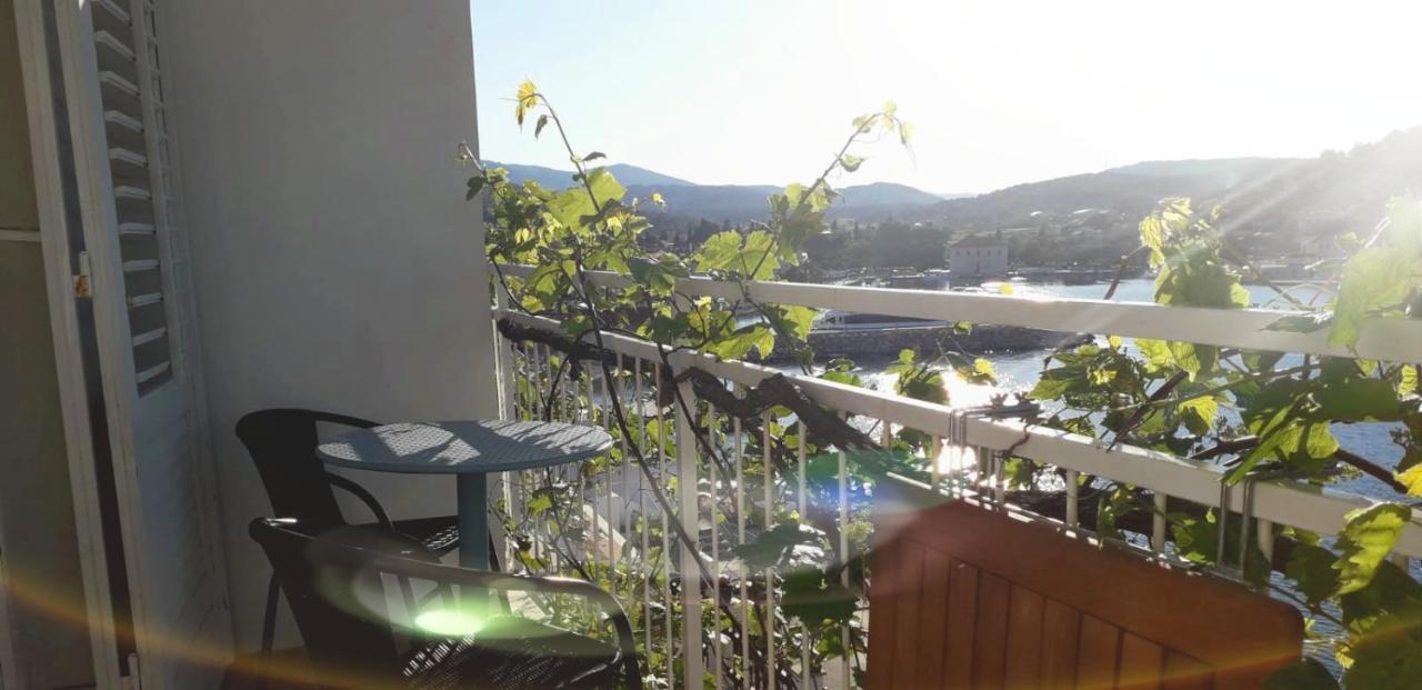 Apartments Rubinic Jelsa  Εξωτερικό φωτογραφία