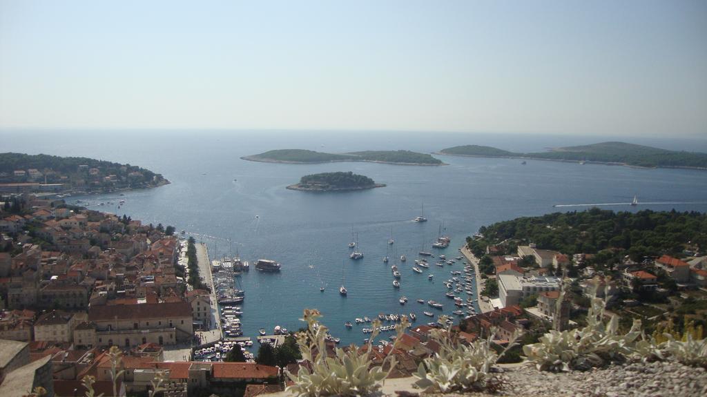 Apartments Rubinic Jelsa  Εξωτερικό φωτογραφία